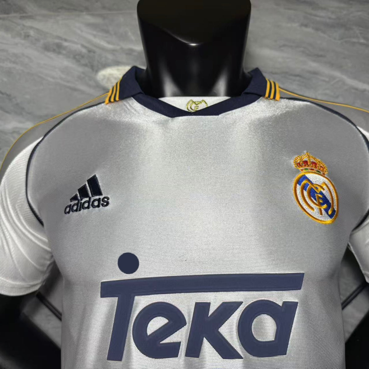 Real Madrid 99/01 Local Vers. Retro
