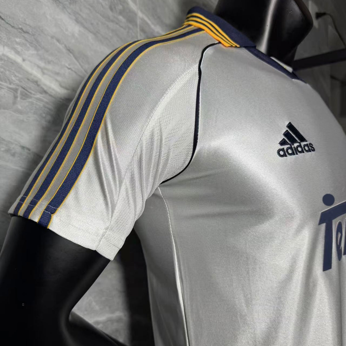 Real Madrid 99/01 Local Vers. Retro
