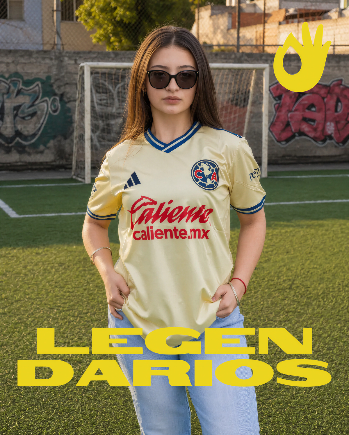 Persona usando jersey como parte de un outfit casual